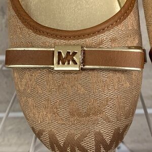 Micheal kors ballet flats Size: 4